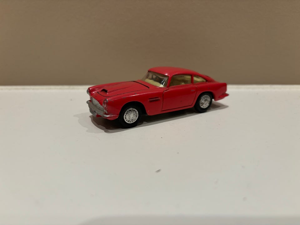 Modelbil, Corgi Aston Martin