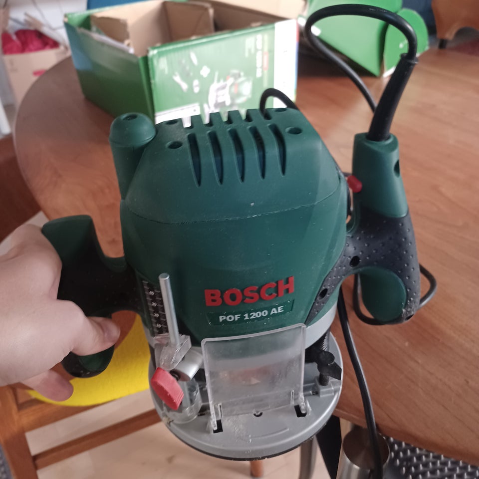 Overfræser, Bosch pof 1200 ae