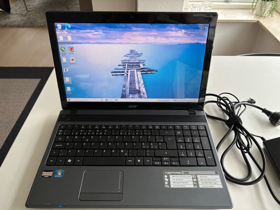 Acer Aspire 5250 , AMD E-300 APU with