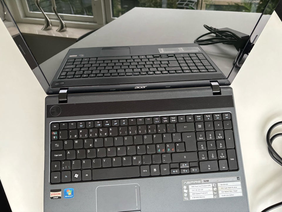 Acer Aspire 5250 , AMD E-300 APU with