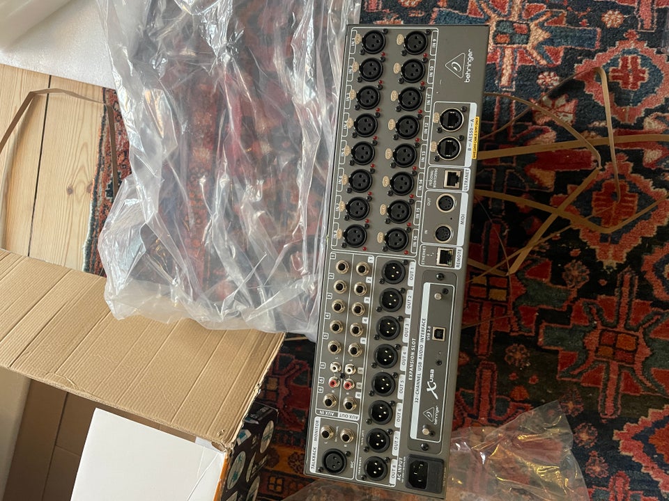 X32 rack mixer, Behringer