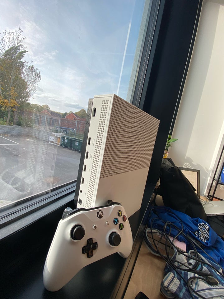 Xbox One S, God