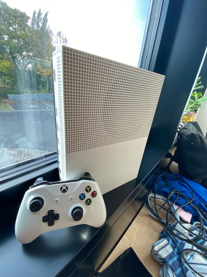 Xbox One S, God