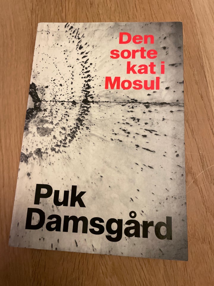 Den sorte kat i Mosul, Puk Damsgård,