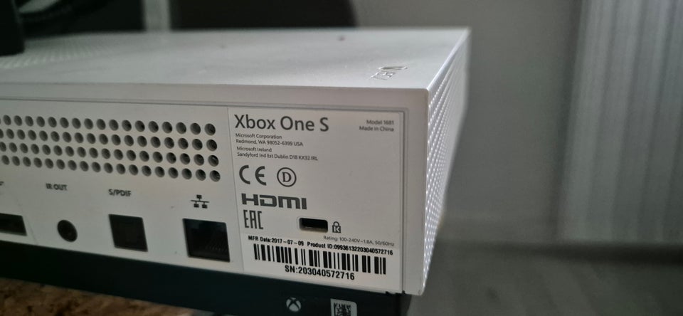 Xbox One S, God