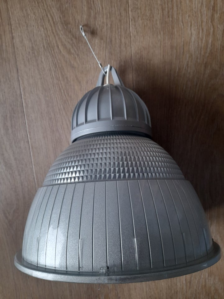 Anden loftslampe, Dusano