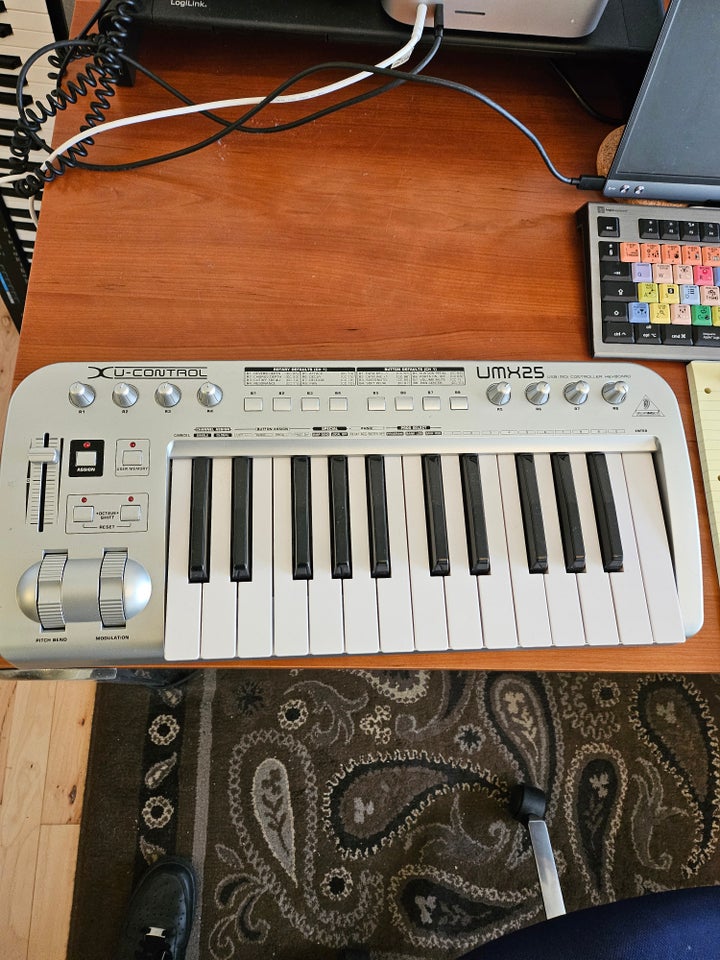 Midi keyboard, Behringer Umx25