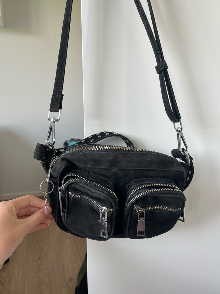 Crossbody, Noella