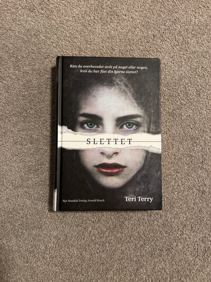 Slettet, Teri Terry