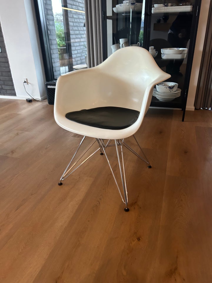 Eames, Vitra - DAR , 6 Stole