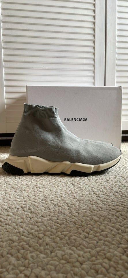 Herresko, Balenciaga, str. 45