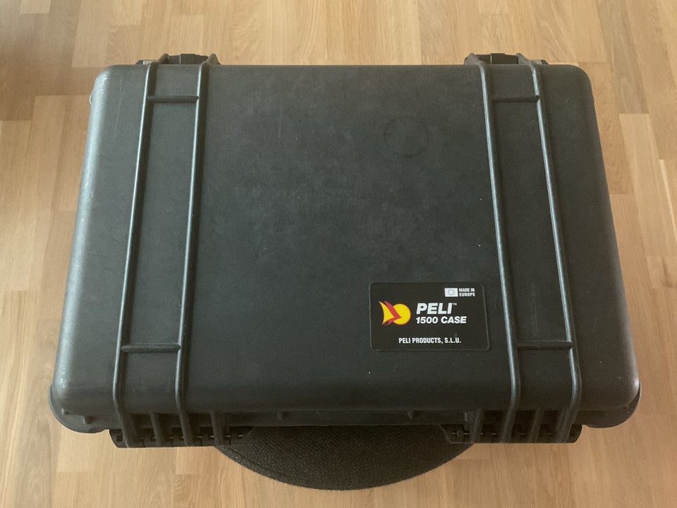 Kuffert, Peli Case