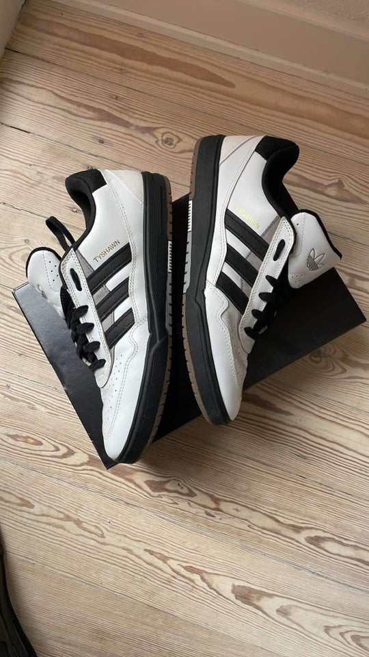 Sneakers, Adidas, str. 44