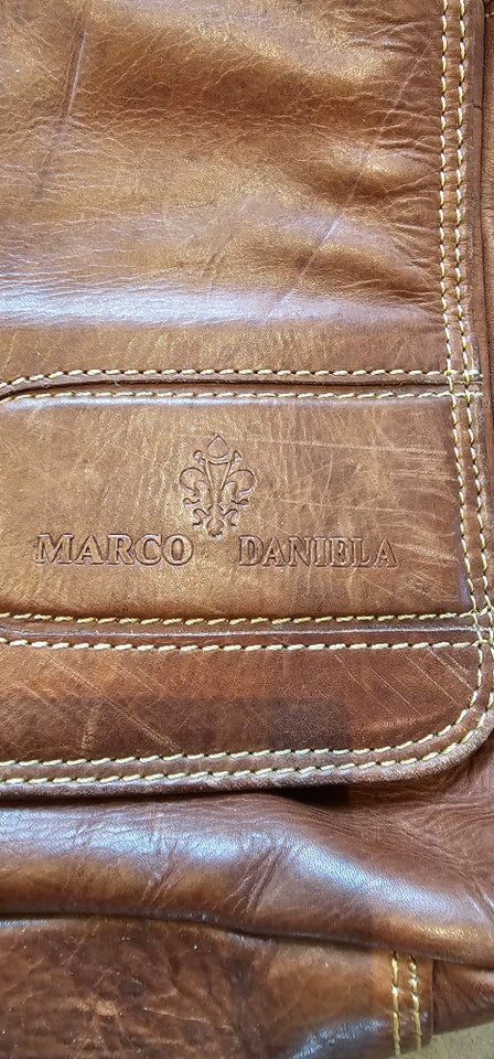 Crossbody, Marco Daniela