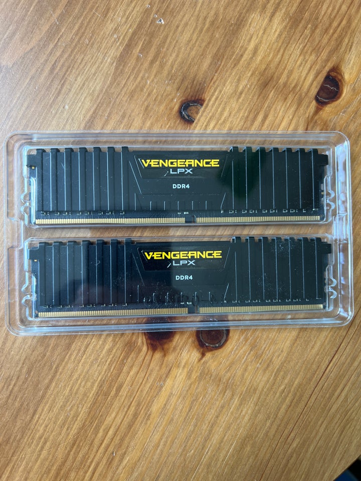 Corsair Vengeance Lpx 2x8 gb  DDR4