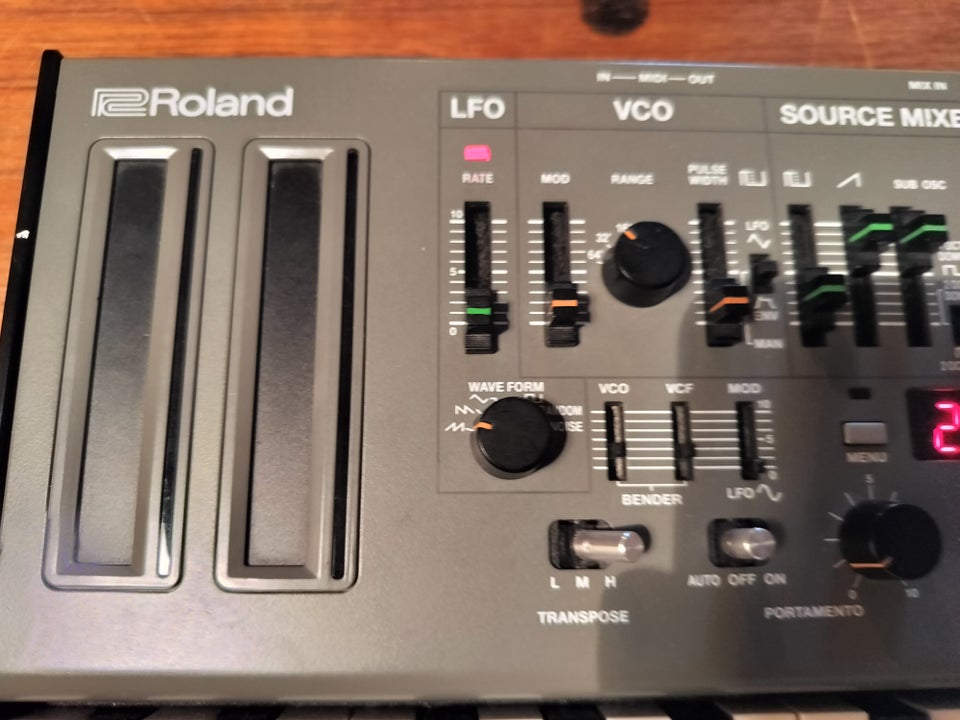 Synthesizer, Roland SH-01A