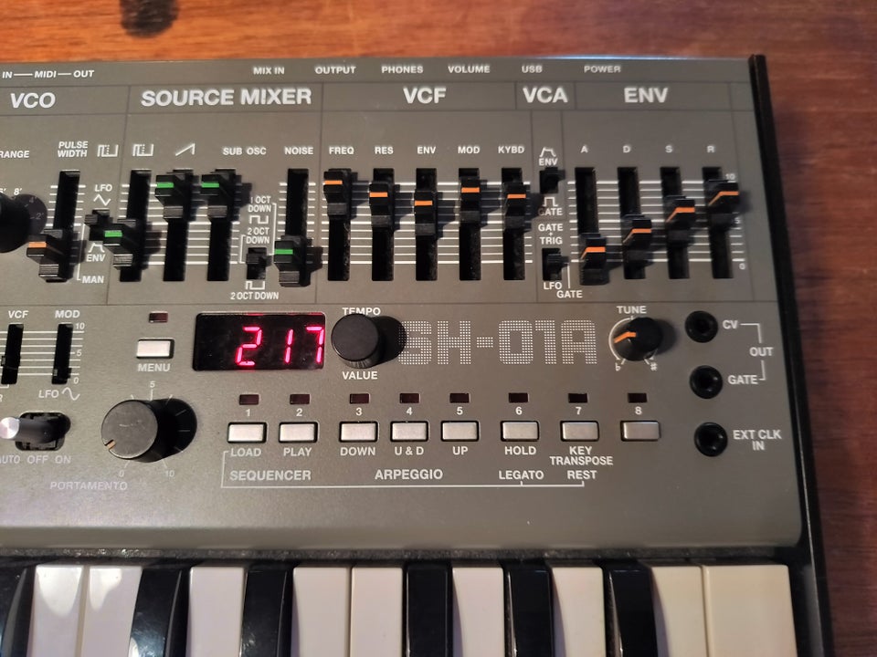 Synthesizer, Roland SH-01A