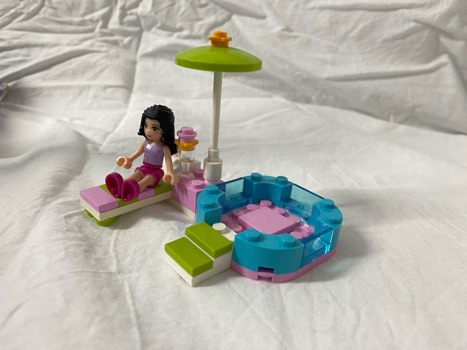 Lego Friends, Forskellige