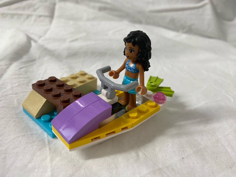 Lego Friends, Forskellige