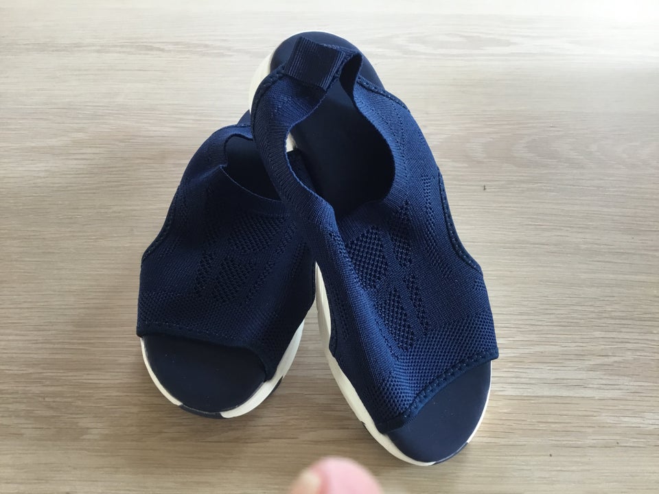 Sandaler, str. 35, Ukendt