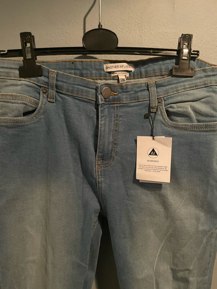 Jeans, Another Influence, str. 32