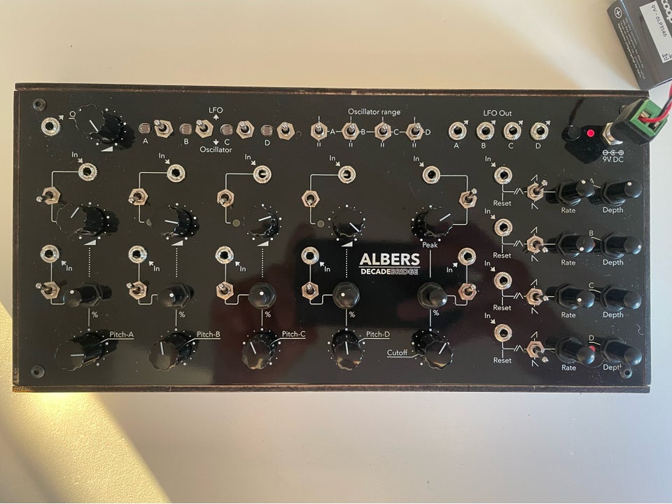 Synthesizer, Decadebridge Albers