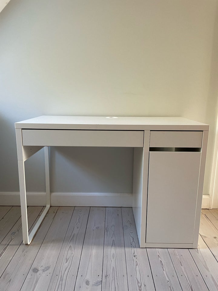 Skrivebord, IKEA MICKE, b: 105 d: 50