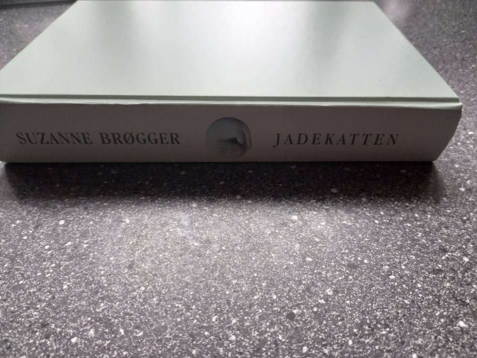 Jadekatten, Suzanne Brøgger,