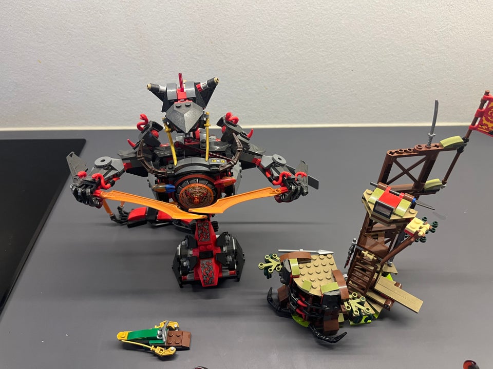 Lego Ninjago, Slange base