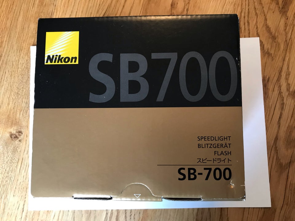 Nikon SB-700 speedlight flash