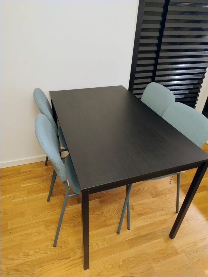 Dinning table with chairs i