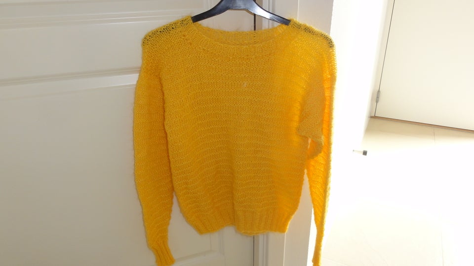 Sweater, Gul hjemmestrikket , i uld