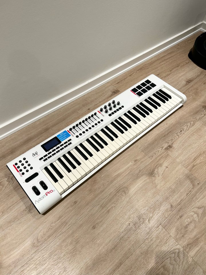 Keyboard, Akai Axiom Pro Pro 61