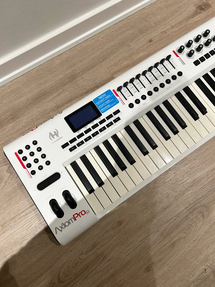 Keyboard, Akai Axiom Pro Pro 61