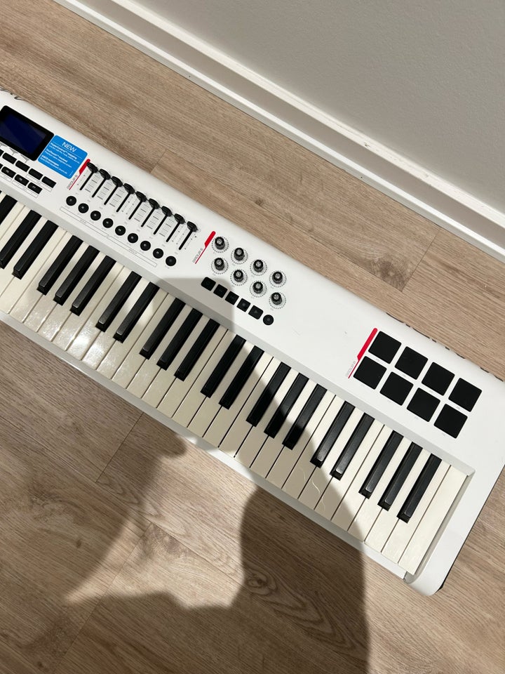 Keyboard, Akai Axiom Pro Pro 61