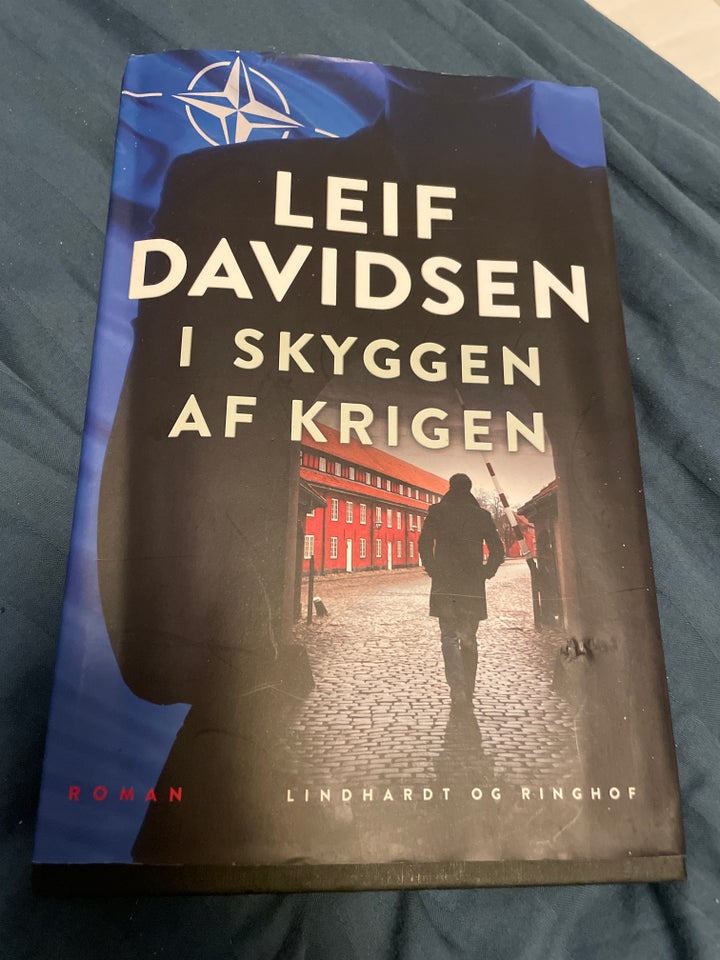 I skyggen af krigen, Leif Davidsen ,