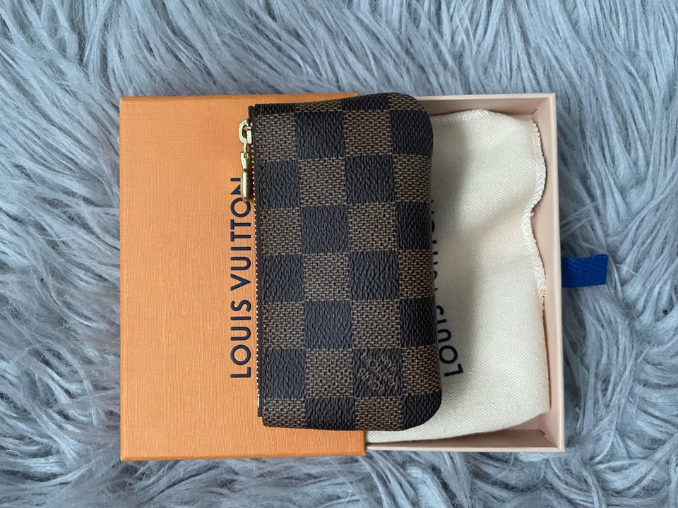 Pung, Louis Vuitton, kanvas