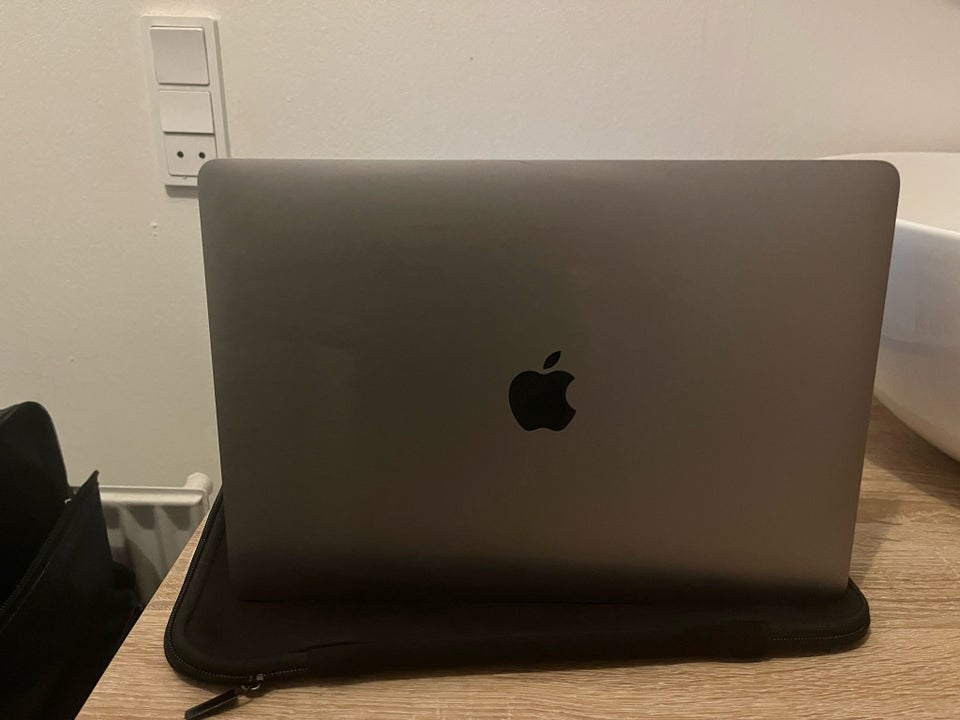 MacBook Pro, MacBook Pro 2019, 1,4