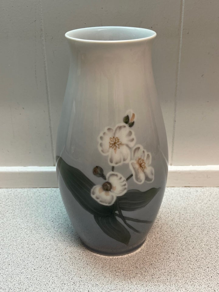 Vase, Vase med Høstanemoner, Bing