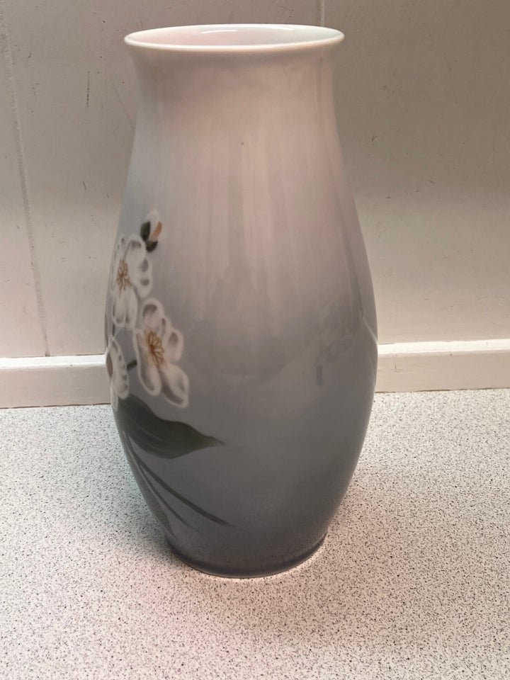 Vase, Vase med Høstanemoner, Bing