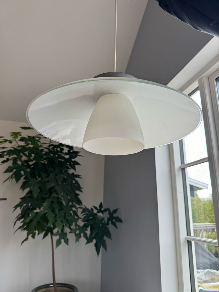 Anden arkitekt, loftslampe