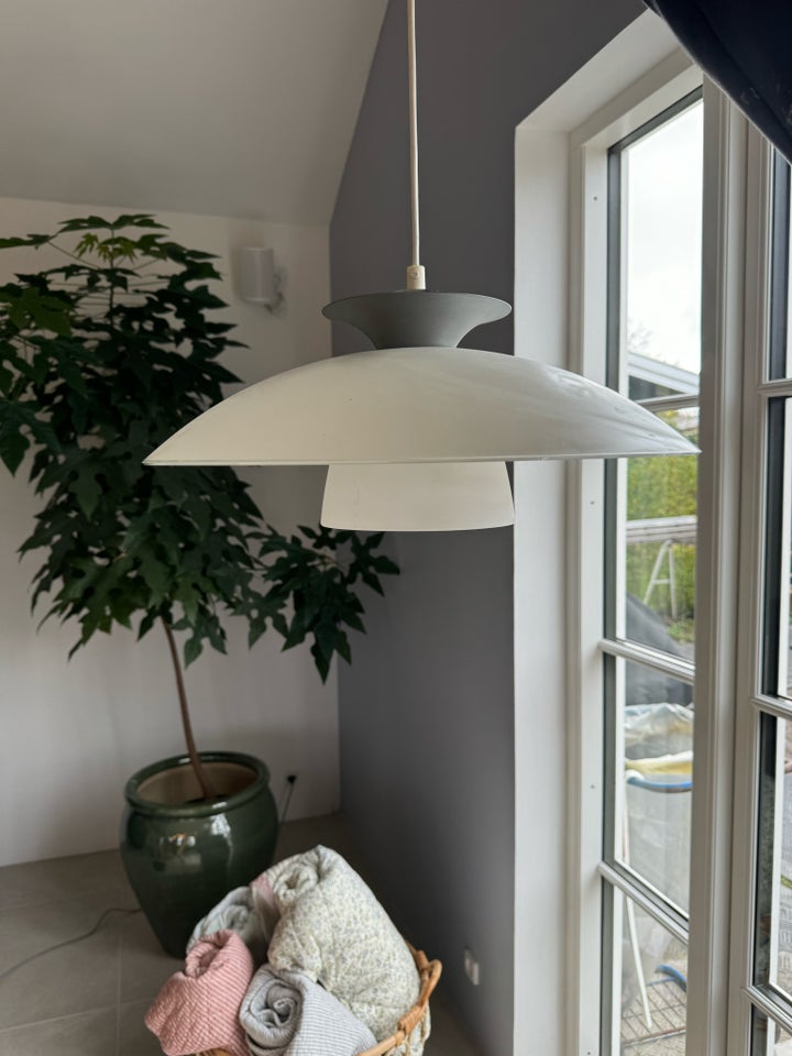 Anden arkitekt, loftslampe