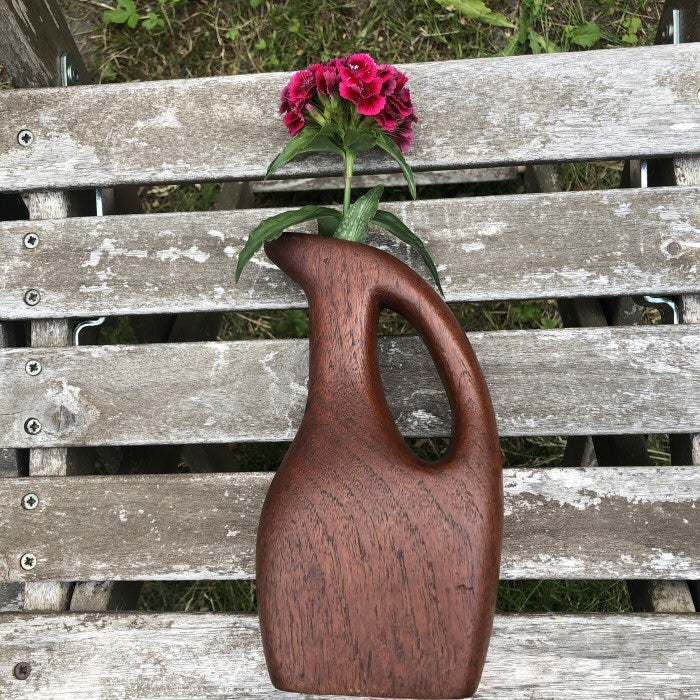 Vase i teak træ – 19 cm høj