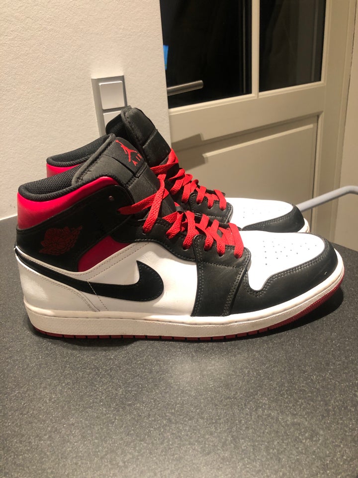 Sneakers, Nike Air Jordan 1, str.