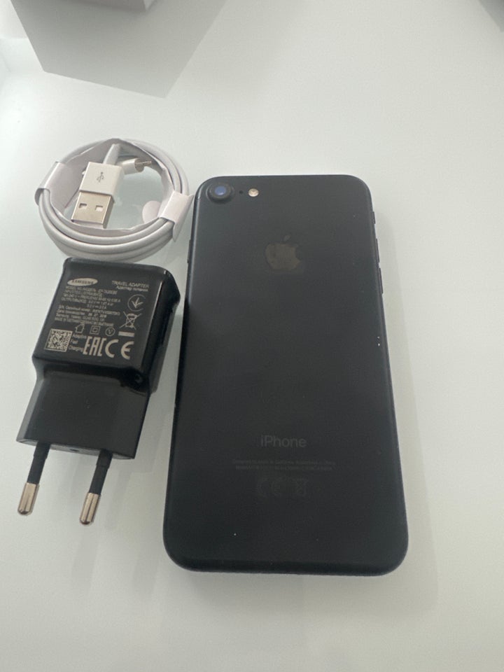 iPhone 7, 32 GB, sort