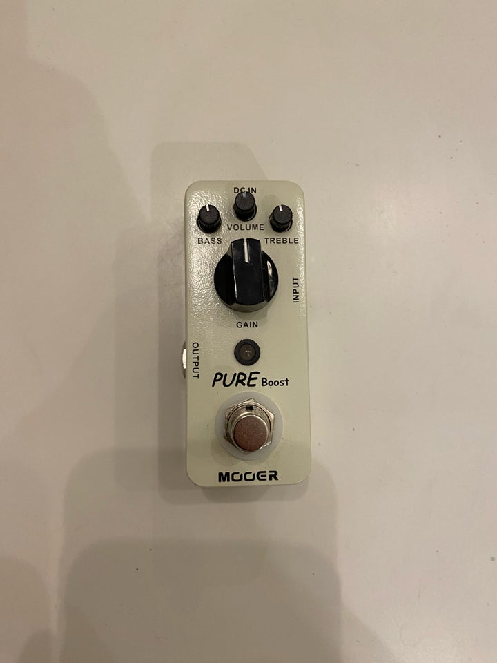 Guitar pedal Mooer pure boost