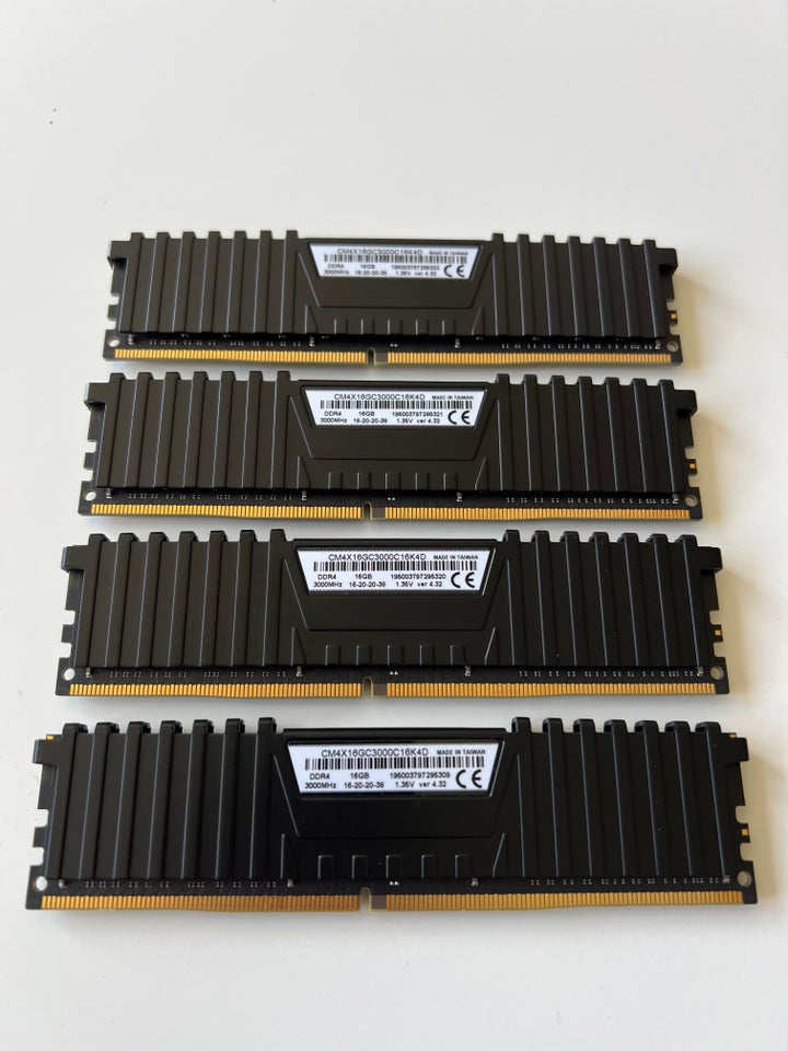 Corsair 64 GB DDR4 SDRAM