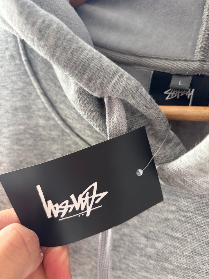 Andet, Stüssy, str. L