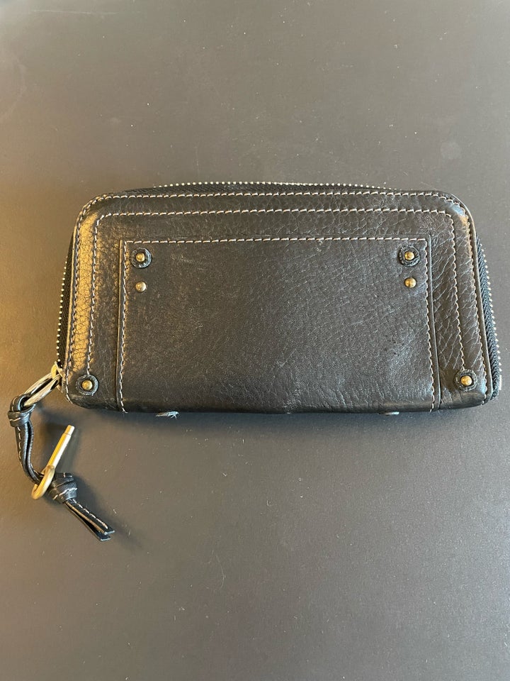 Clutch, Chloé