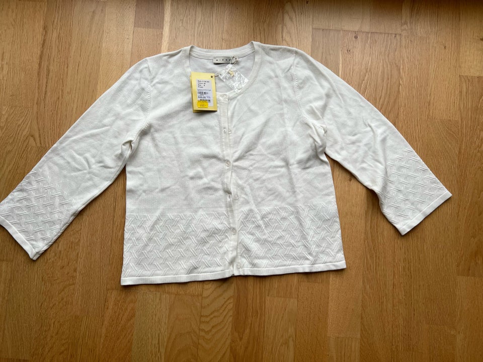 Cardigan, Micha, str. 36